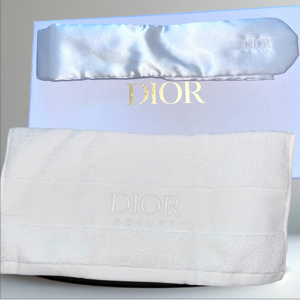 Dior Vanity Gift Set 2025 -Hyalushot, vanity, towel, eye mask, BNIB- Dior Beauty - Picture 5 of 8